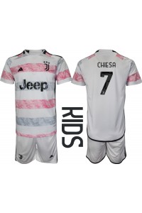 Fotbalové Dres Juventus Federico Chiesa #7 Dětské Venkovní Oblečení 2023-24 Krátký Rukáv (+ trenýrky)